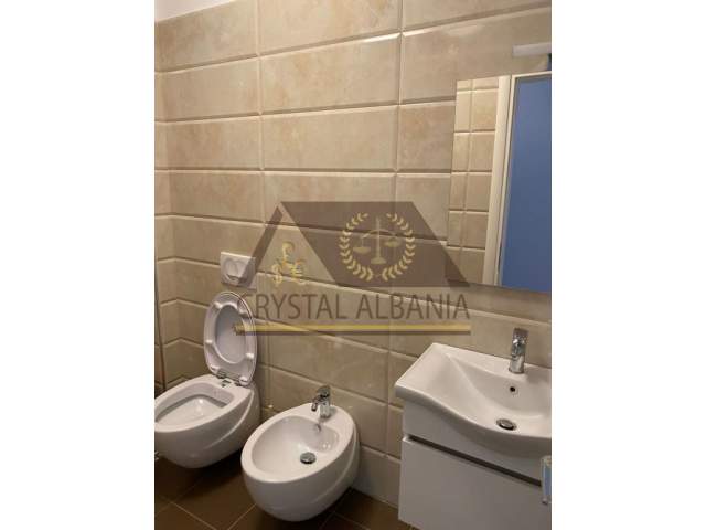 Tirane, jepet me qera 2+1+BLK 120 m² 400 Euro (Fresku)