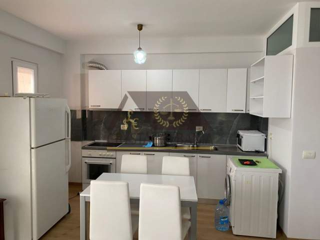 Tirane, jepet me qera 2+1+BLK 120 m² 400 Euro (Fresku)