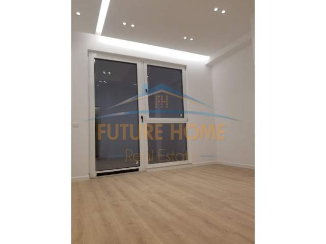 Tirane, jepet me qera apartament 2+1+BLK Kati 6, 108 m² 1.000 Euro (Rruga Margarita Tutulani)