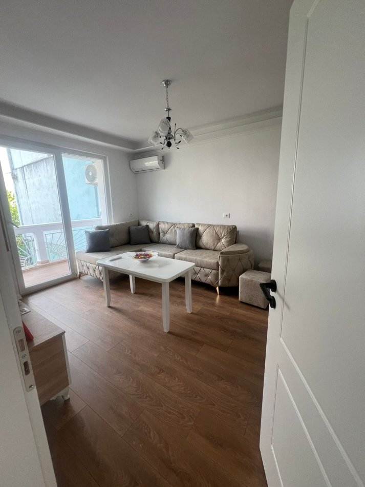 Tirane, jepet me qera apartament 2+1 Kati 3, 80 m² 500 € (Harry Fulltz)