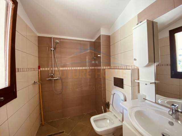 Tirane, shes apartament 2+1 Kati 4, 203 m² 250.000 Euro (Kopshti Botanik)
