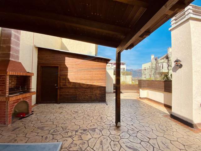 Tirane, shes apartament 2+1 Kati 4, 203 m² 250.000 Euro (Kopshti Botanik)