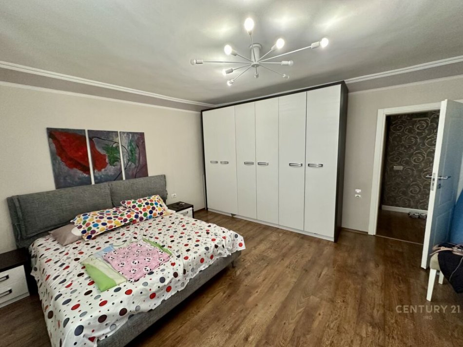 Tirane, shitet apartament duplex 3+1+Aneks+Ballkon Kati 5, 110 m² 145.000 € (21 dhjetori)