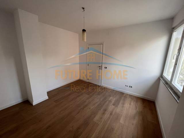 Tirane, shes apartament 2+1+BLK Kati 3, 114 m² 250.000 Euro (Rruga e Elbasanit)