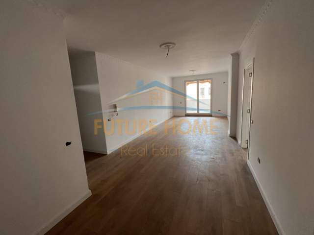 Tirane, shes apartament 2+1+BLK Kati 3, 114 m² 250.000 Euro (Rruga e Elbasanit)