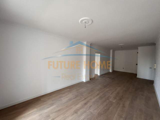 Tirane, shes apartament 2+1+BLK Kati 3, 114 m² 250.000 Euro (Rruga e Elbasanit)
