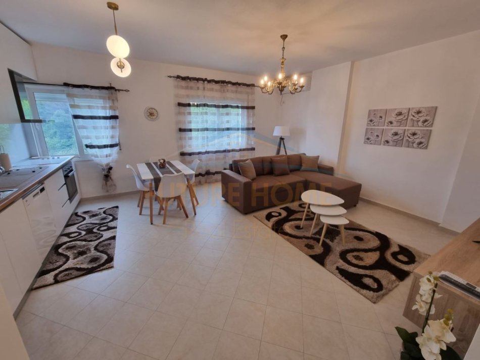 Durres, jepet me qera apartament 1+1+Aneks+Ballkon Kati 4, 74 m² 550 € (Prane Ruga Taulantia , mbrapa shkolles Greke Vollga.)