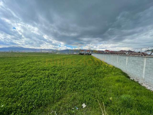 Korce, shes toke 600 m² 10.000 Euro (Mbrapa AKU, Korçë)