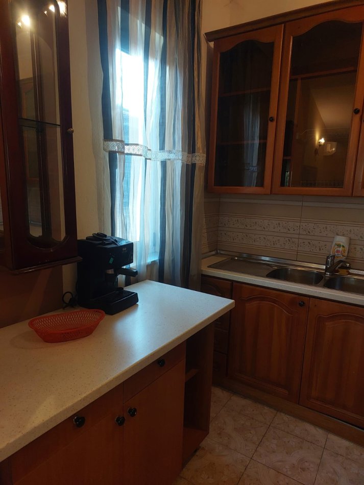 Tirane, jepet me qera apartament 2+1 Kati 3, 130 m² 550 € (Komuna e Parisit)