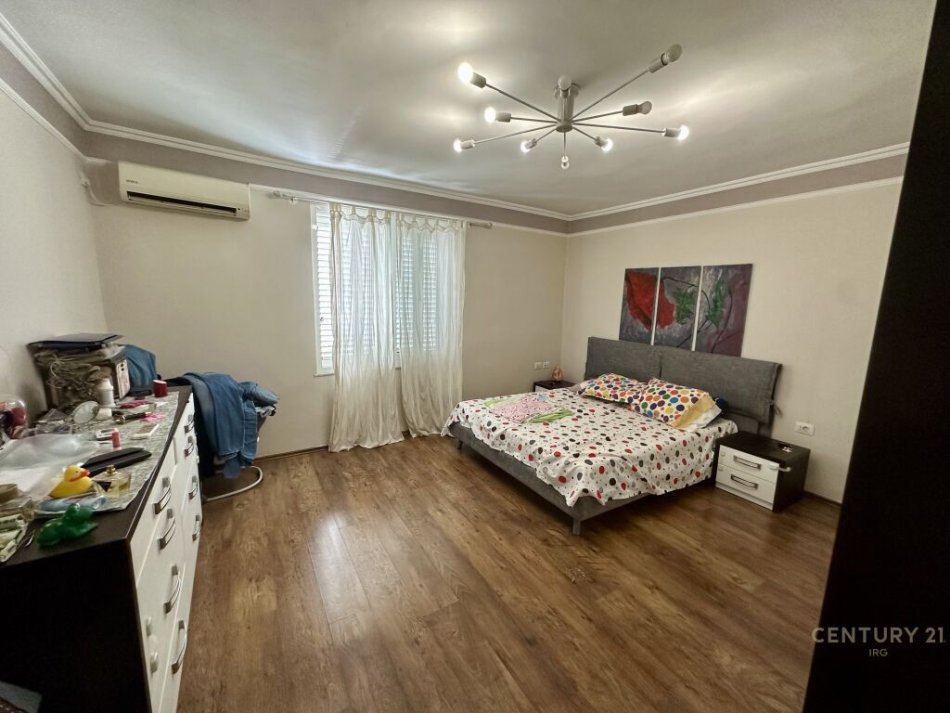 Tirane, shitet apartament duplex 3+1+Aneks+Ballkon Kati 5, 110 m² 145.000 € (21 dhjetori)