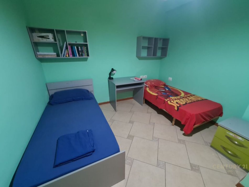 Tirane, shitet apartament 2+1 Kati 2, 102 m² 180.000 € (OKAZION!!! apartament prane qendres se Tiranes, tek Kompleksi Halili, afersisht 1760 Euro/meter2)