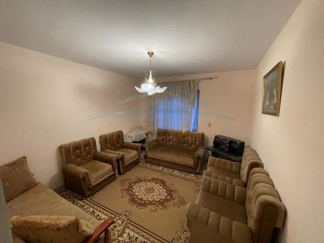 Korce, shitet apartament 2+1+BLK Kati 3, 102 m² 40.800 Euro (Lagjia 16, Korçë)