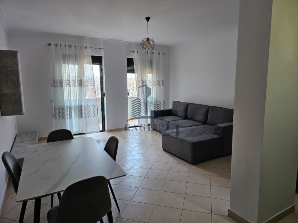 Tirane, jepet me qera apartament 2+1+Ballkon Kati 6, 120 m² 600 € (RRUGA KAVAJES PERBALLE DELIJORGJIT)