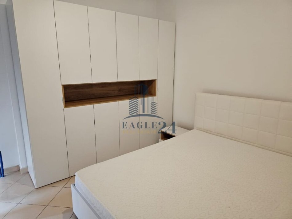 Tirane, jepet me qera apartament 2+1+Ballkon Kati 6, 120 m² 600 € (RRUGA KAVAJES PERBALLE DELIJORGJIT)