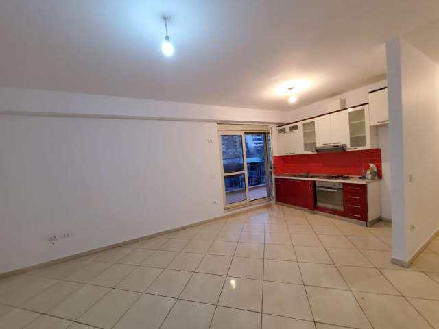 Tirane, jepet me qera apartament 2+1 Kati 2, 107 m² 600 Euro (Rruga e Kavajes)