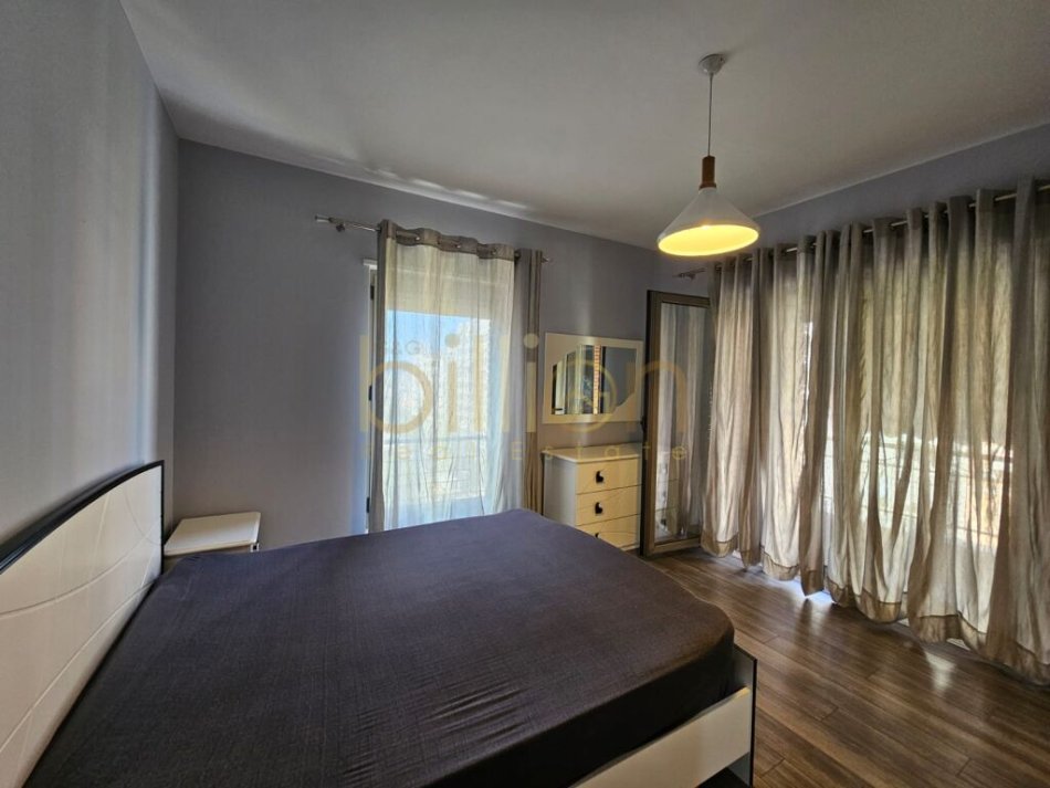 Tirane, jepet me qera apartament 3+1 Kati 7, 130 m² 1.000 € (Rruga e Kavajes, Tirana, Albania)