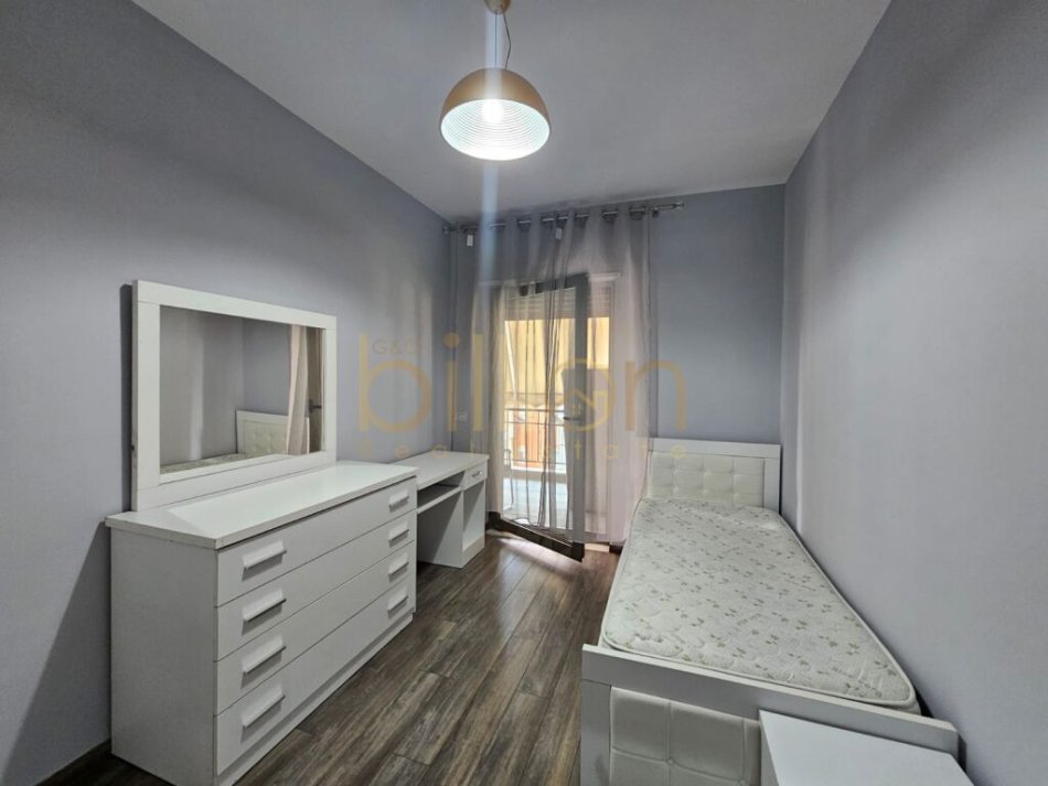 Tirane, jepet me qera apartament 3+1 Kati 7, 130 m² 1.000 € (Rruga e Kavajes, Tirana, Albania)