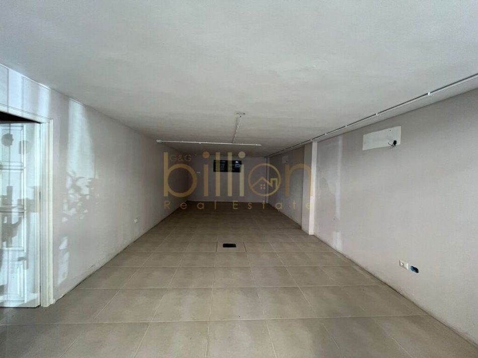 Tirane, jepet me qera ambjent biznesi Kati 0, 105 m² 1.300 € (Pallatet Agimi, Tirana, Albania)