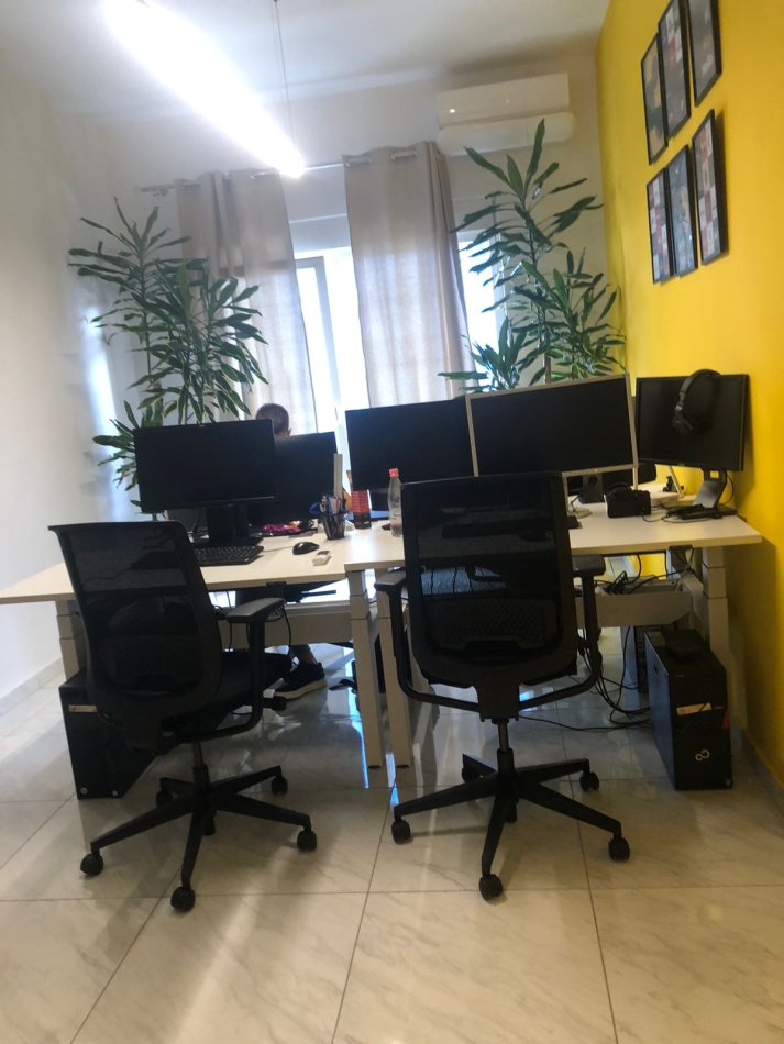 Tirane, jepet me qera dyqan Kati 6, 70 m² 550 € (Komuna e Parisit)