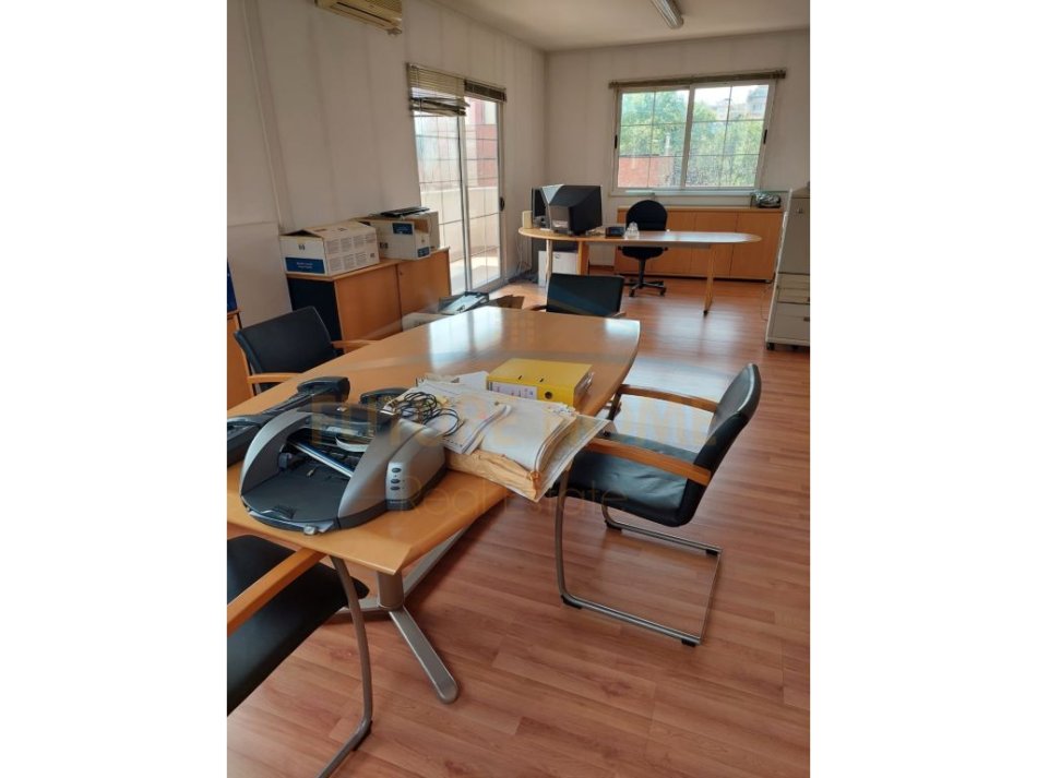 Tirane, jepet me qera zyre Kati 5, 194 m² 1.300 € (Rruga e Elbasanit)