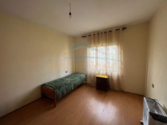 Korce, shitet shtepi 2 Katshe Kati 2, 202 m² 120.000  (Pogradec)