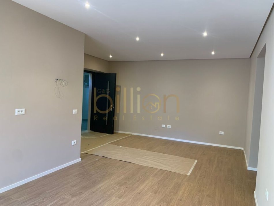 Tirane, jepet me qera ambjent biznesi Kati 1, 93 m² 950 € (Rruga e Kavajes, Tirana, Albania)