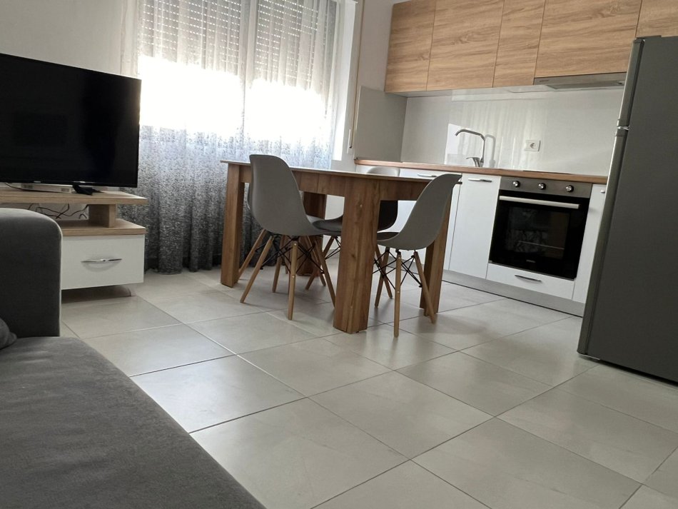 Tirane, jepet me qera apartament 1+1 Kati 3, 70 m² 450 € (kodra e diellit)