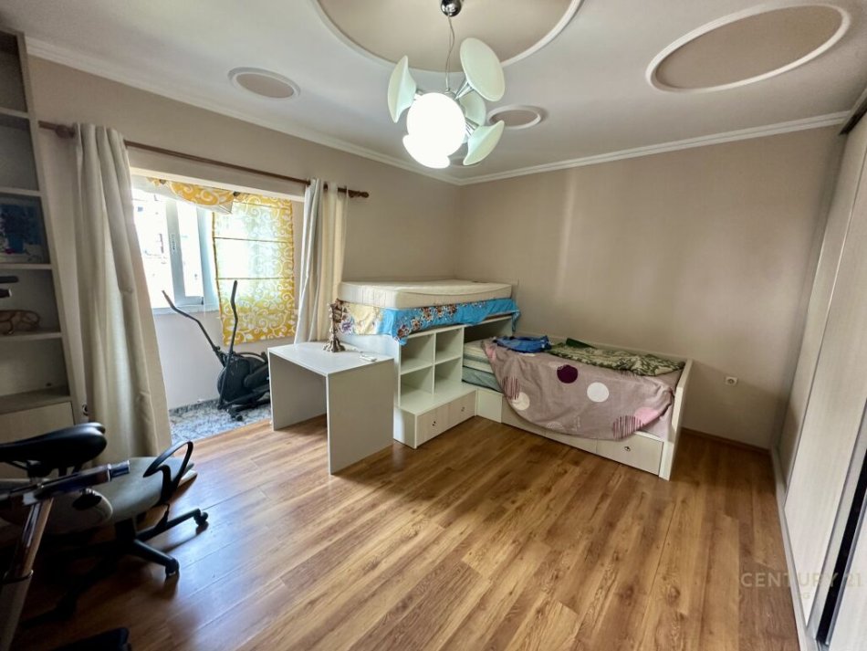 Tirane, shitet apartament duplex 3+1+Aneks+Ballkon Kati 5, 110 m² 145.000 € (21 dhjetori)