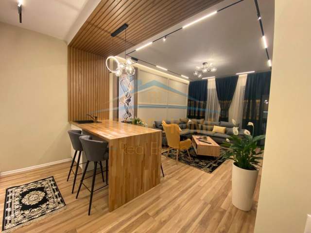 Tirane, jepet me qera apartament 1+1+BLK Kati 5, 70 m² 850 Euro (Rruga e Kavajes)