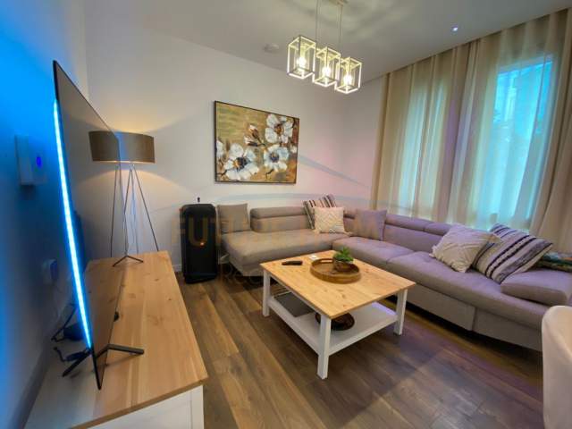 Tirane, jepet me qera apartament 2+1+BLK Kati 1, 90 m² 800 Euro (Rruga e Kavajes)