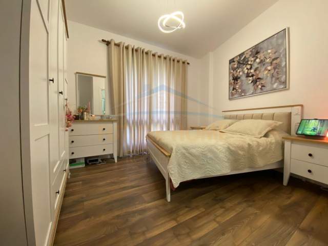 Tirane, jepet me qera apartament 2+1+BLK Kati 1, 90 m² 800 Euro (Rruga e Kavajes)