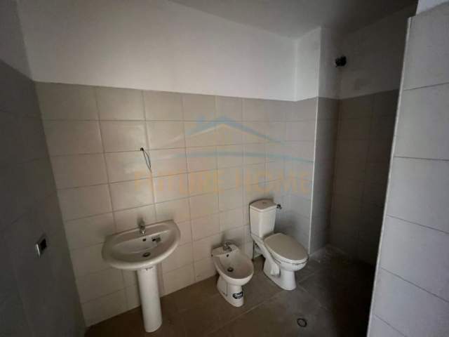 Pogradec, shitet apartament 2+1+BLK Kati 3, 111 m² 89.000 Euro (Lagjia 1, Pogradec.)