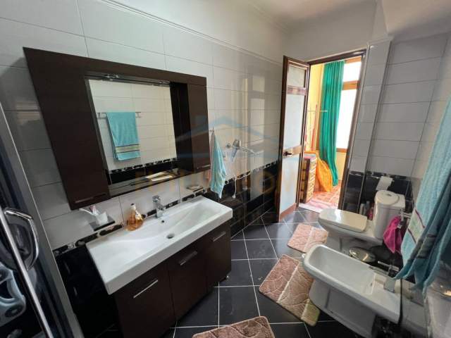 Pogradec, shitet apartament 2+1+BLK Kati 6, 91 m² 77.000 Euro (Lagjia 1, Pogradec)