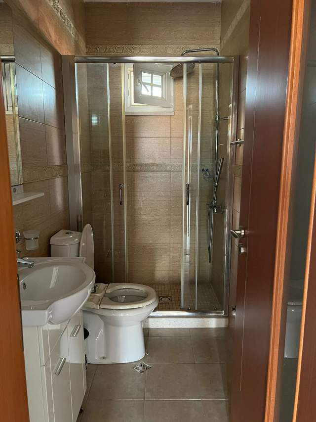 Tirane, jepet me qera Vile 3+1+BLK Kati 3, 170 m² 400 Euro (prane spitalit Amerikan 2)