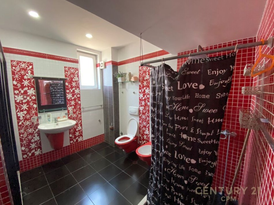Tirane, jepet me qera 3+1+Ballkon Kati 3, 102 m² 600 € (ne rrugen Siri Kodra, prane Selvise)
