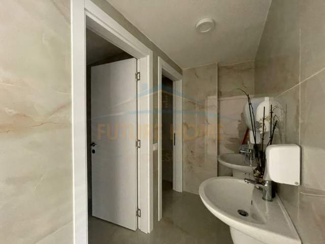 Tirane, jepet me qera ambjent biznesi Kati 1, 240 m² 2.700 Euro (Farmacia 10)