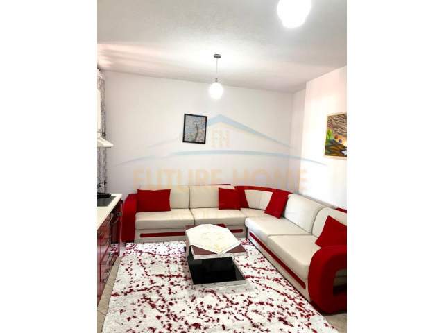 Tirane, jepet me qera apartament 1+1+BLK Kati 10, 65 m² 400 Euro (rruga Panorama)