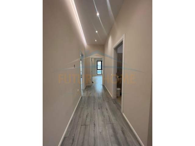Tirane, jepet me qera apartament 2+1+BLK Kati 7, 130 m² 850 Euro (Kompleksi Square 21)