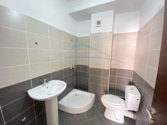Tirane, shitet apartament 2+1 Kati 5, 114 m² 103.000 Euro (UNAZA E RE)