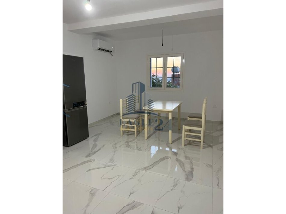 Tirane, shes Vile 4+1+Ballkon Kati 0, 150 m² 190,000€ (bulcesh, paskuqan)