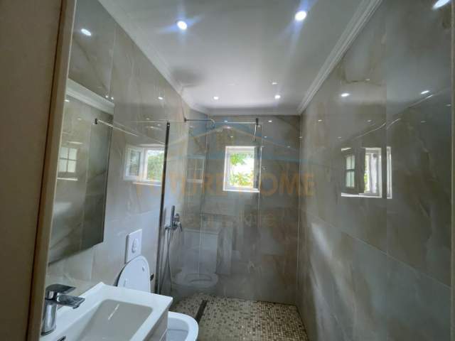 Tirane, jepet me qera apartament 1+1 Kati 4, 62 m² 600 Euro (Rruga Margarita Tutulani)