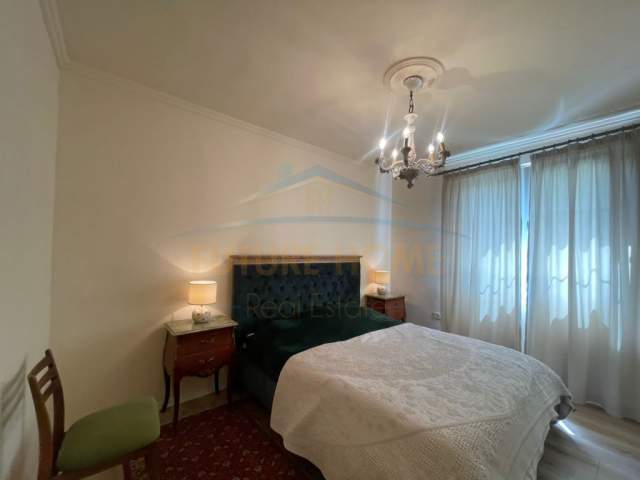 Tirane, jepet me qera apartament 1+1 Kati 4, 62 m² 600 Euro (Rruga Margarita Tutulani)
