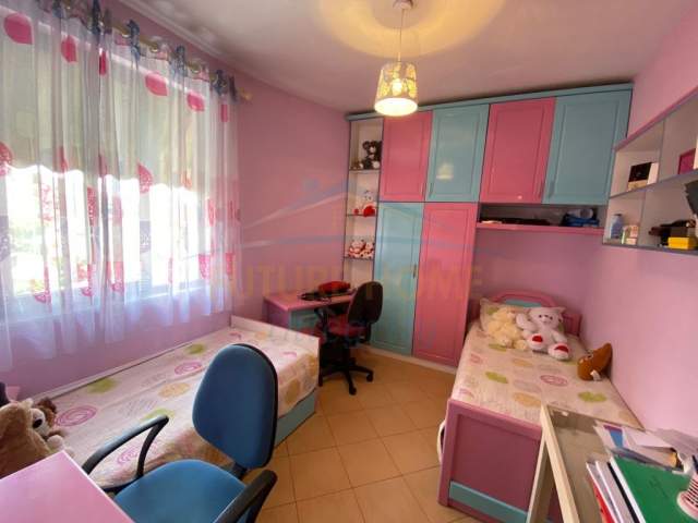 Tirane, ofert apartament 2+1+BLK Kati 2, 94 m² 600 Euro (Qender)