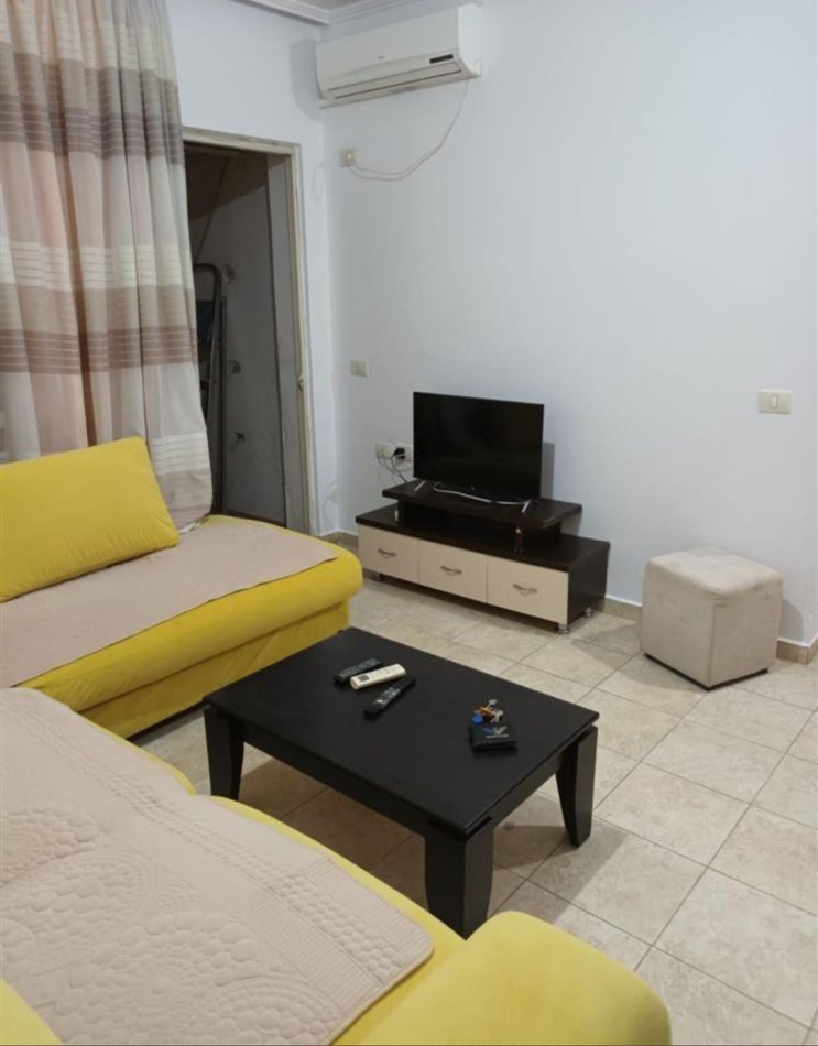Tirane, jepet me qera apartament 1+1 Kati 9, 130 m² 400 € (21 dhjetori)