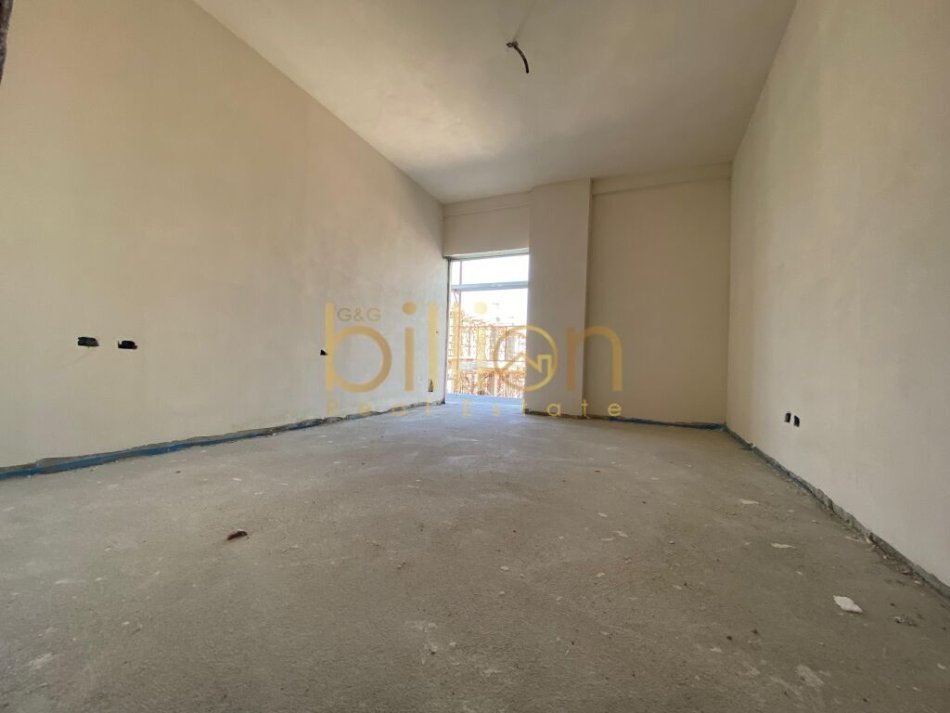 PORTA TIRANA E RE, APARTAMENT 2+1+2 PER SHITJE! 185.000 €, ID: Billion3754