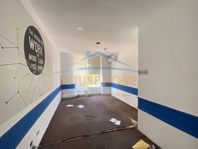 Tirane, jepet me qera ambjent biznesi Kati 1, 104 m² 800 Euro (BRRYLI)