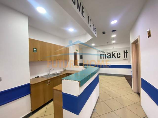 Tirane, jepet me qera ambjent biznesi Kati 1, 104 m² 800 Euro (BRRYLI)