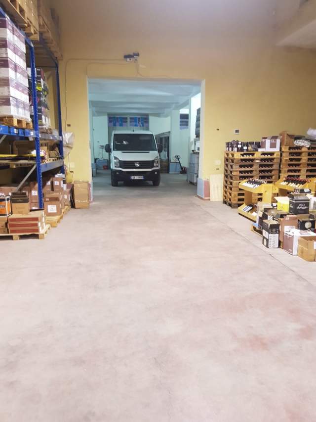 Elbasan, shitet ambjent biznesi 900 m² 500 Euro/m2