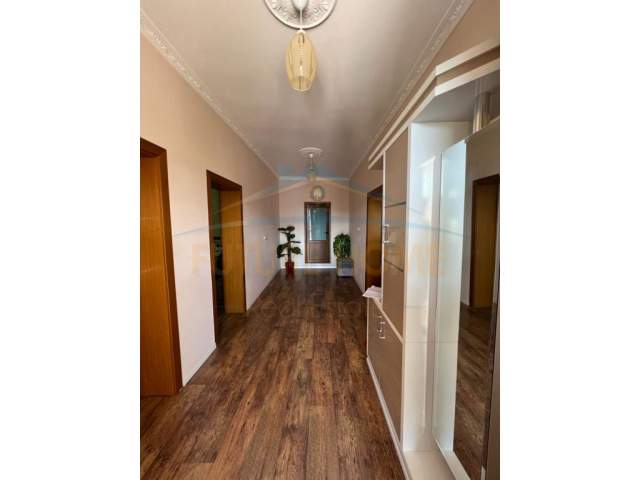 Tirane, shes Vile 4+1+BLK Kati 0, 143 m² 270.000 Euro (instituti)