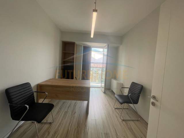 Tirane, jepet me qera ambjent biznesi Kati 14, 125 m² 1.500 € (ambasador 3)